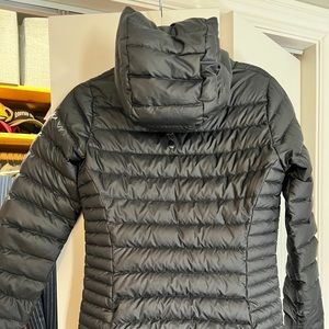 Women’s Patagonia down jacket with hood, 800 fill power